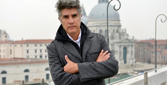 Alejandro_Aravena_Photo-by-Andrea-Avezz¦