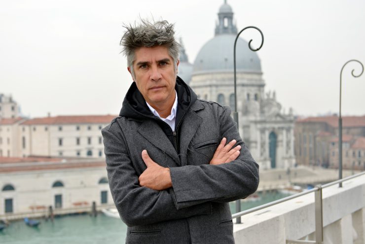 Alejandro_Aravena_Photo-by-Andrea-Avezz¦