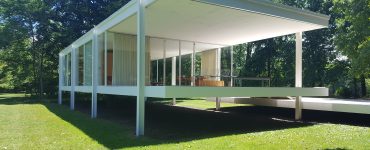 Farnsworth_House_in_Plano by Mies van der Rohe